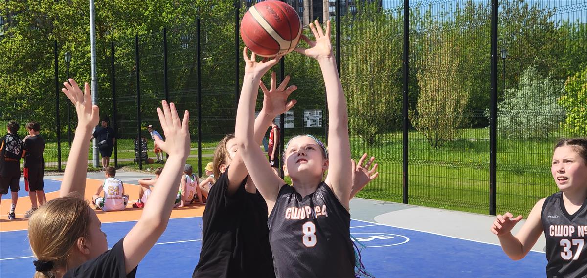 Современные площадки приняли первые матчи регионального 3x3